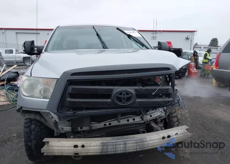 2010 Toyota Tundra Grade 5.7L V8 z USA, uszkodzony, nr VIN 5TFCY5F19AX009713